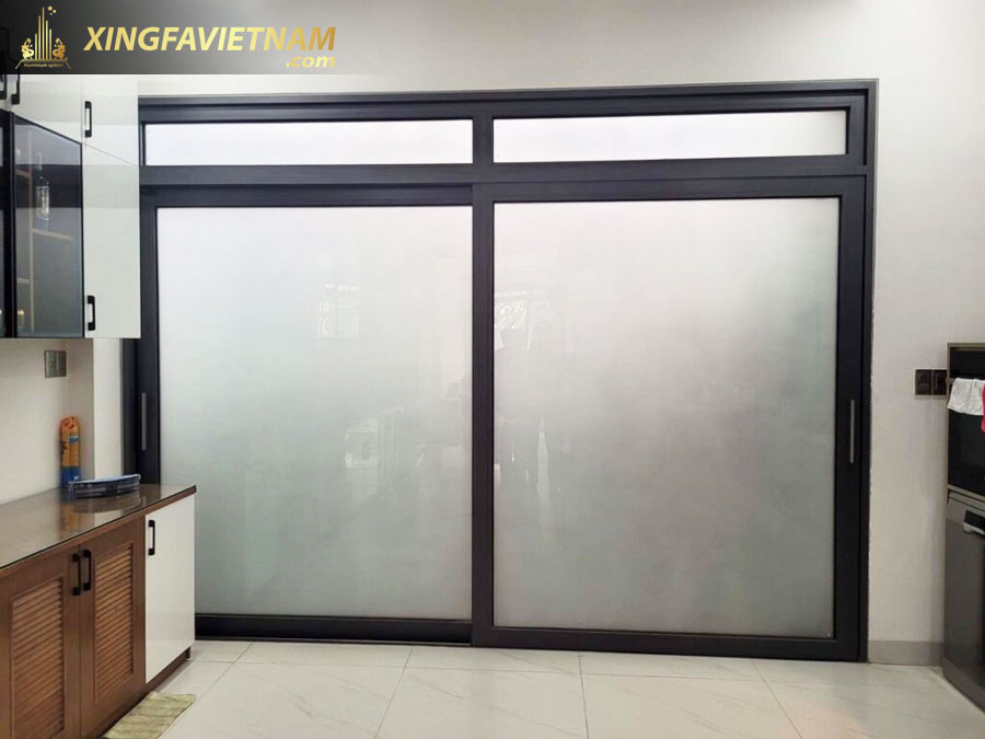 Cửa đi 2 cánh mở trượt Nhôm Xingfa Việt Nam Hệ 93