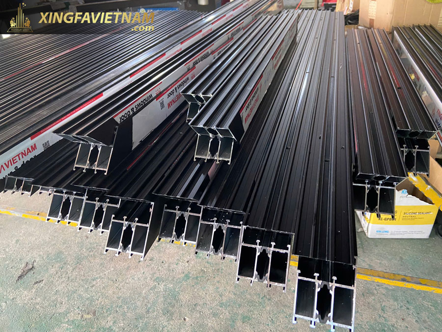 Hình Ảnh Sản Xuất Cửa Nhôm Cầu Cách Nhiệt Xingfa C-Class Tại Xưởng