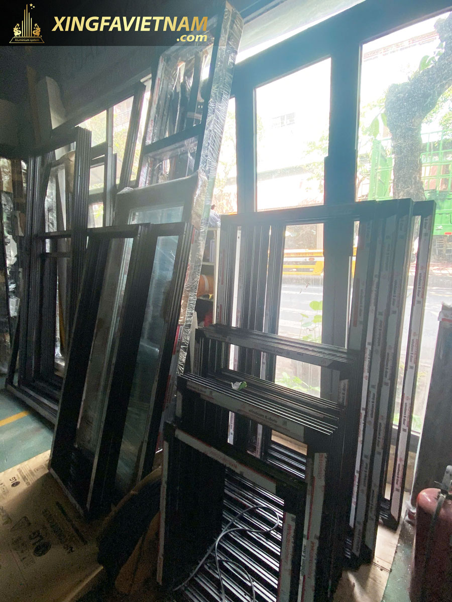 Hình Ảnh Sản Xuất Cửa Nhôm Cầu Cách Nhiệt Xingfa C-Class Tại Xưởng