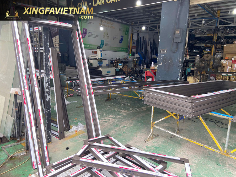 Hình ảnh hoạt động sản xuất cửa nhôm Xingfa cho công trình ở Cà Mau