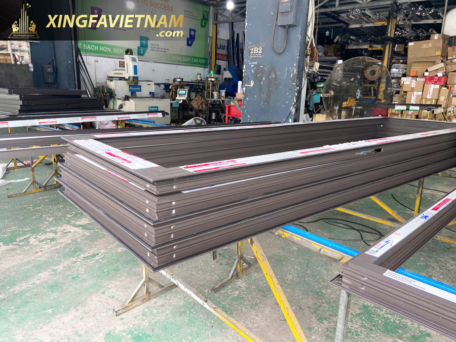 Hình ảnh hoạt động sản xuất cửa nhôm Xingfa cho công trình ở Cà Mau