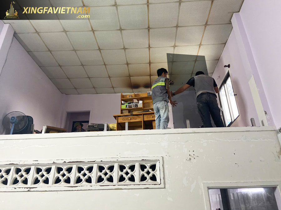 Hình ảnh thực tế thi công lắp đặt cửa nhôm cho anh Vinh tại Hóc Môn