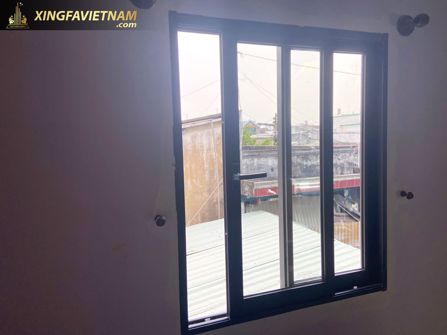 Hình ảnh thực tế thi công lắp đặt cửa nhôm cho anh Vinh tại Hóc Môn