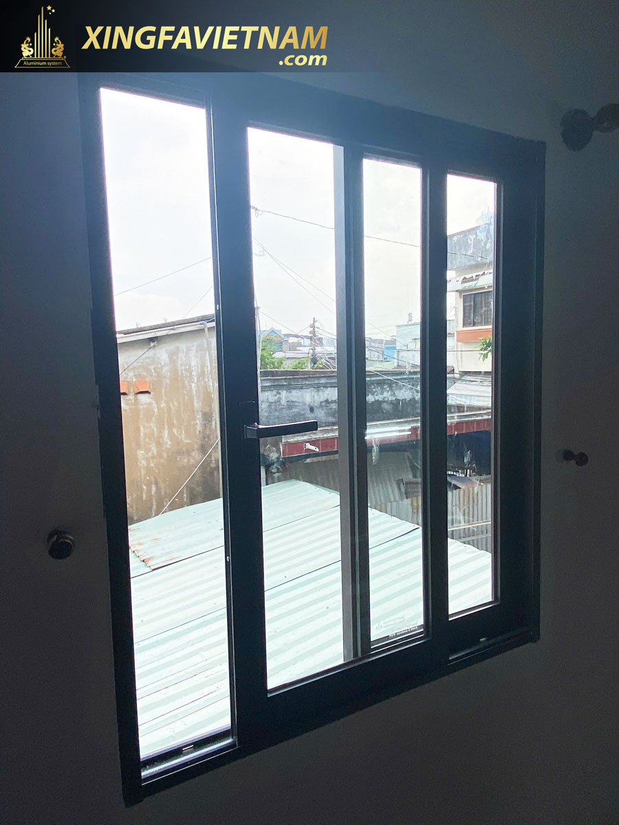 Hình ảnh thực tế thi công lắp đặt cửa nhôm cho anh Vinh tại Hóc Môn