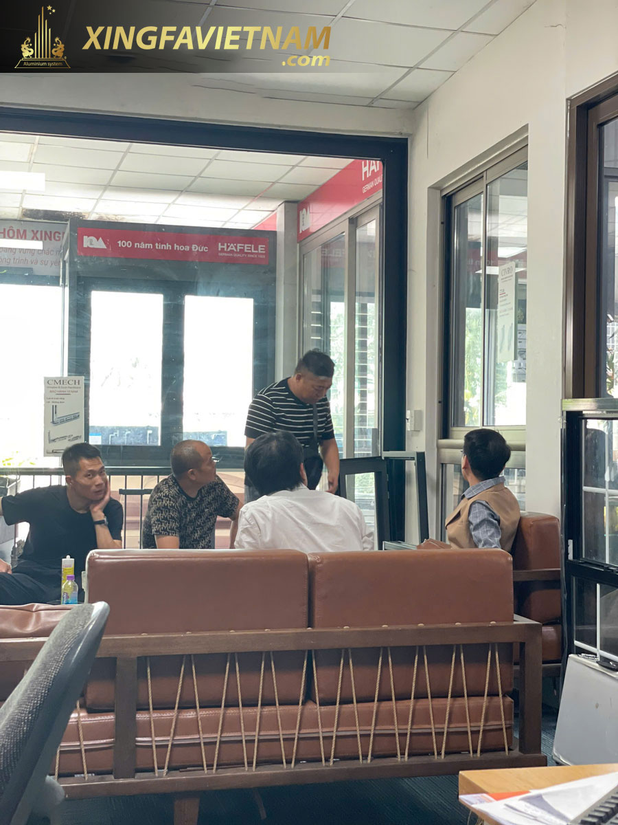 Hình ảnh gặp khách hàng