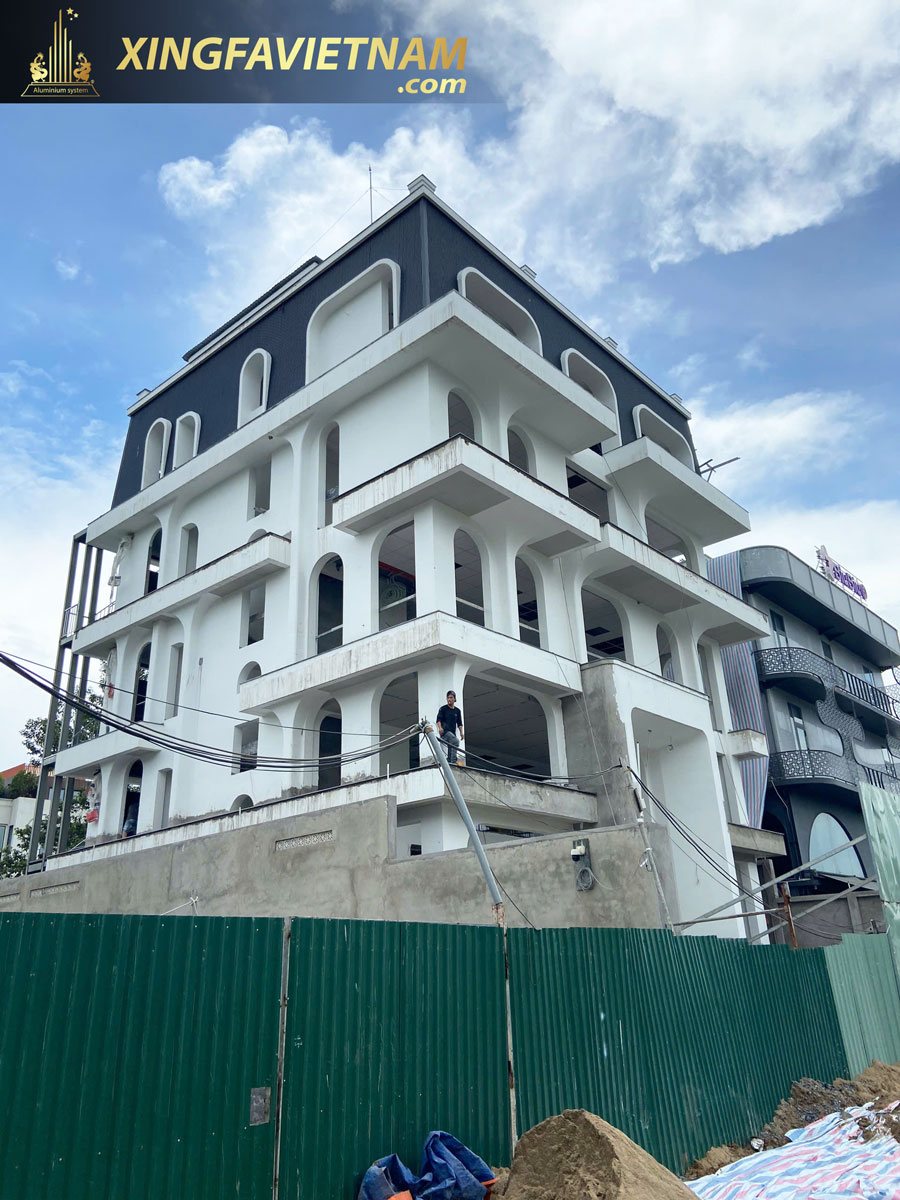 Hình ảnh thực tế hoàn thành lắp đặt công trình mái lợp nhôm Biệt Thự cho Cô Ngọc tại TP. Thủ Đức