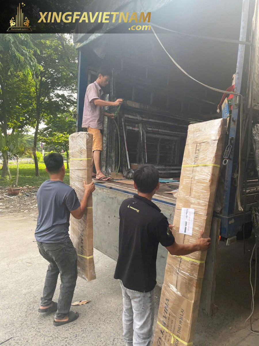 Hình ảnh vận chuyển đợt hàng tiếp theo cho công trình nhà chị Quỳnh