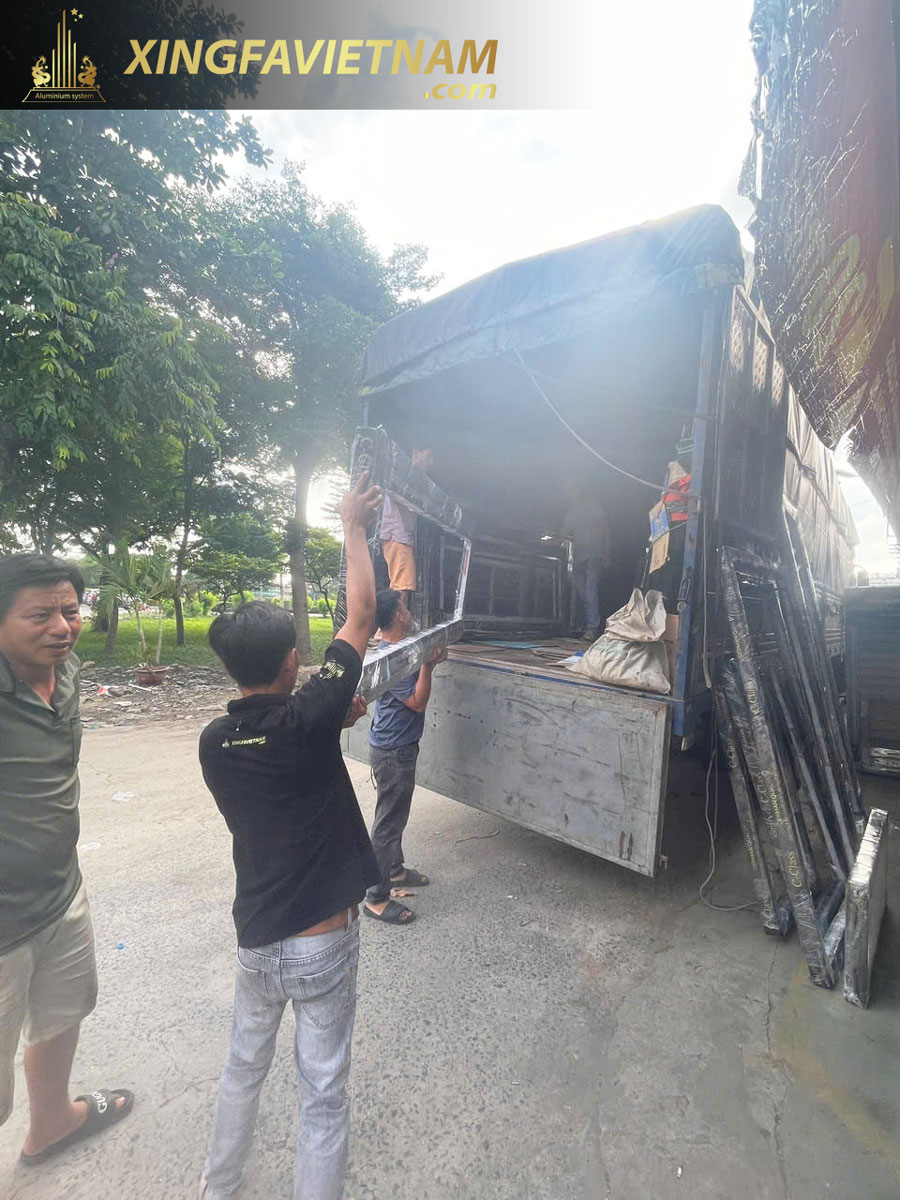 Hình ảnh vận chuyển đợt hàng tiếp theo cho công trình nhà chị Quỳnh