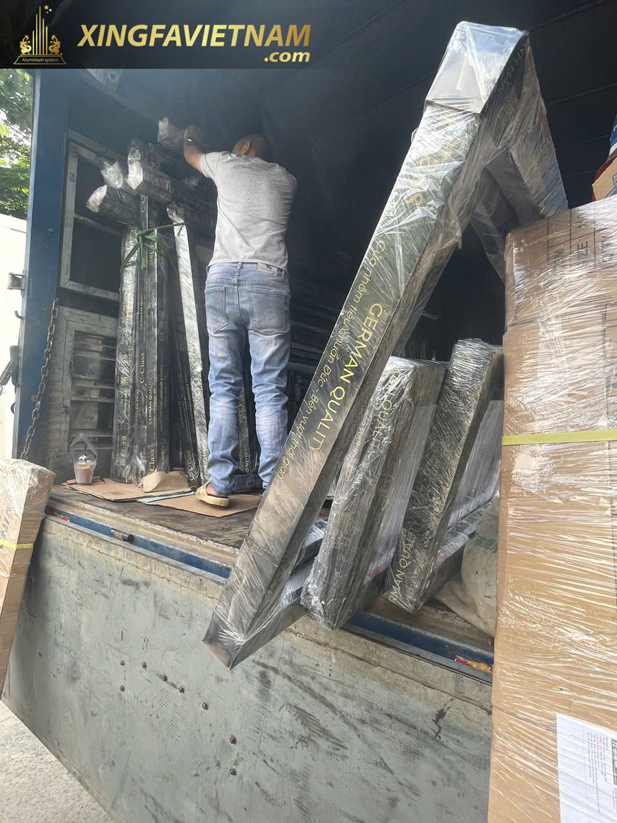 Hình ảnh vận chuyển đợt hàng tiếp theo cho công trình nhà chị Quỳnh