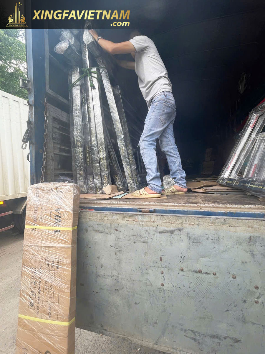 Hình ảnh vận chuyển đợt hàng tiếp theo cho công trình nhà chị Quỳnh