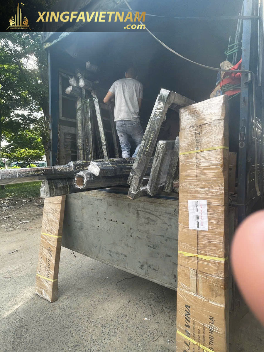Hình ảnh vận chuyển đợt hàng tiếp theo cho công trình nhà chị Quỳnh