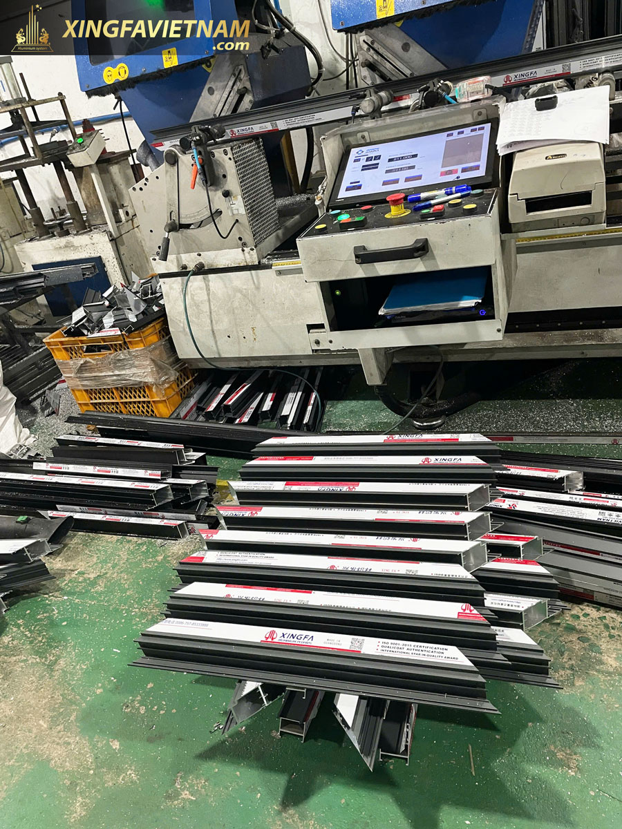 Hình ảnh sản xuất cửa nhôm Xingfa Quảng Đông Chính Hãng tại xưởng