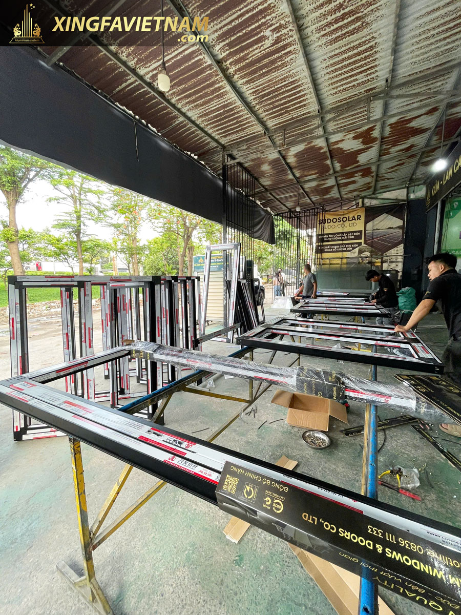 Hình ảnh sản xuất cửa nhôm Xingfa Nhập Khẩu Chính Hãng tại xưởng