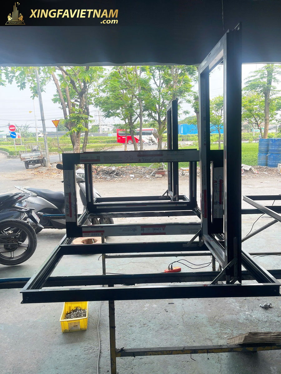 Hình ảnh sản xuất cửa nhôm Xingfa Nhập Khẩu Chính Hãng tại xưởng