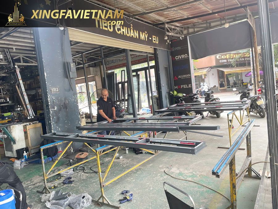 Hình ảnh sản xuất cửa nhôm Xingfa Nhập Khẩu Chính Hãng tại xưởng