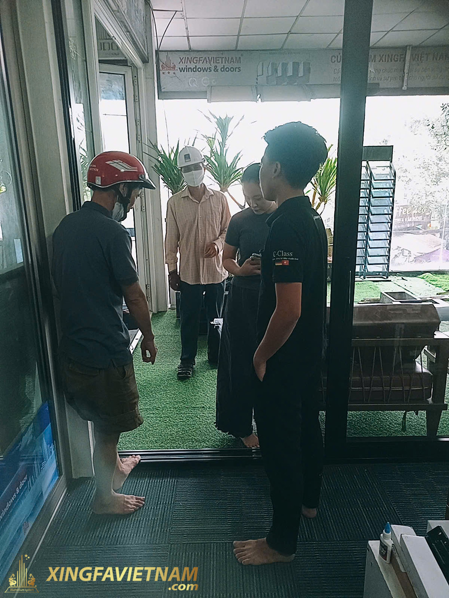 Xingfa Việt Nam Tư Vấn Giải Pháp Cửa Lùa Cho Khách Ghé Xưởng