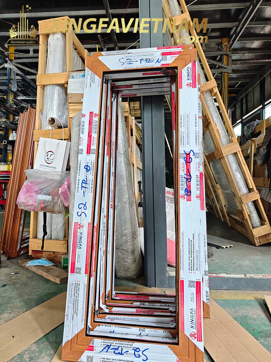 Cửa nhôm Xingfa vân gỗ cho công trình Pakse Lào